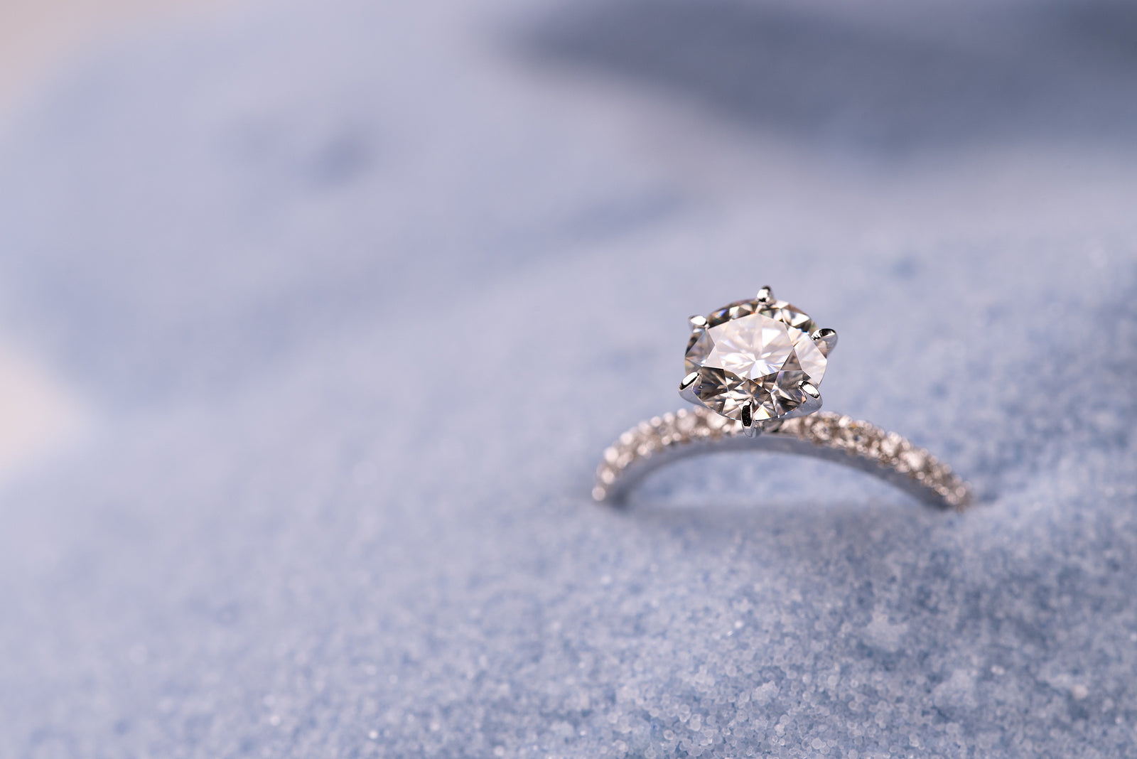 How To Remove Dirt From The White Gold Diamond Ring