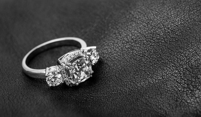 Choosing White Gold vs. Platinum for Your Ring