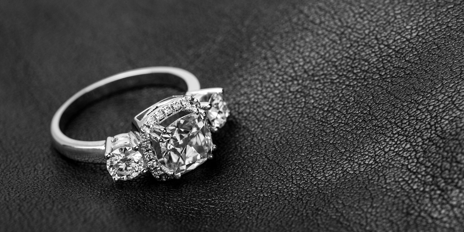 Choosing White Gold vs. Platinum for Your Ring
