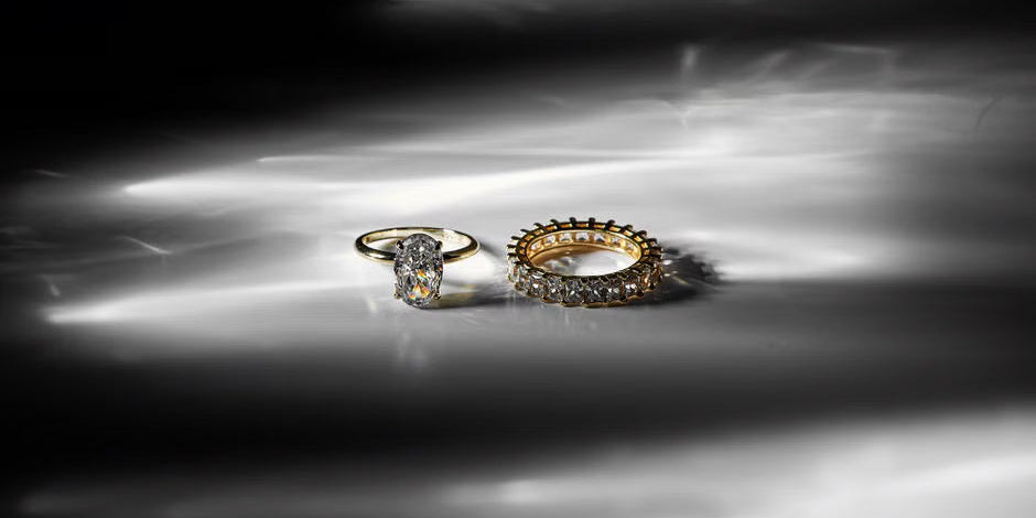 Yellow Gold vs. White Gold: Which Baguette Wedding Band Matches Your Ring?