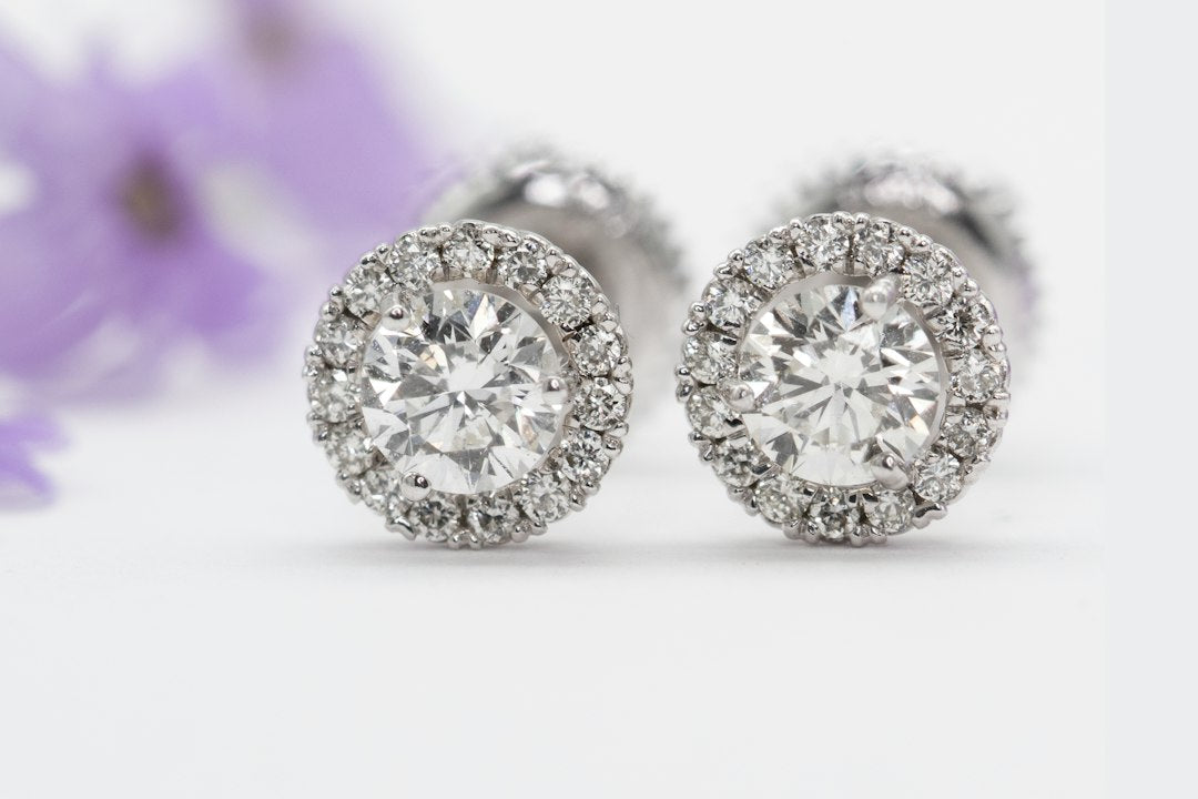 A Smart Shopper's Guide to 0.25 Carat Diamond Stud Earrings