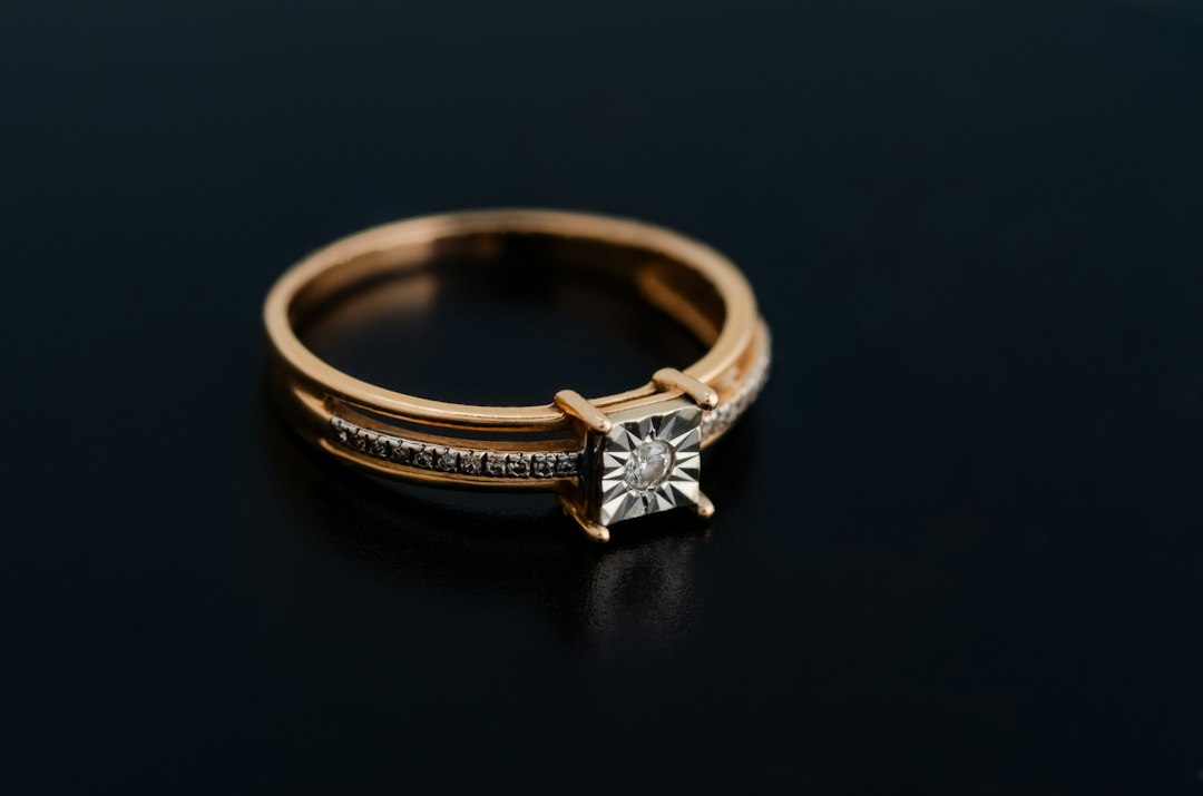 How to Size Wedding Rings for Men and Women