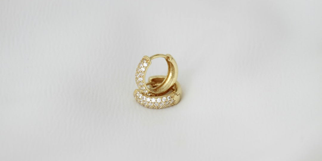 All That Glitters: A Smart Buyer's Guide to 18 kt Gold Earrings
