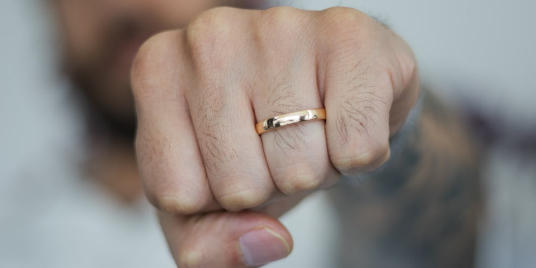Small Finger Big Style: A Guide to Men's Pinky Ring Sizes