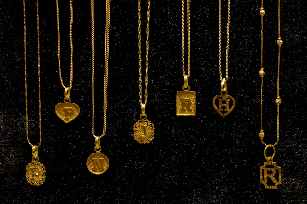 How to Choose the Perfect Gold Pendant for Any Occasion