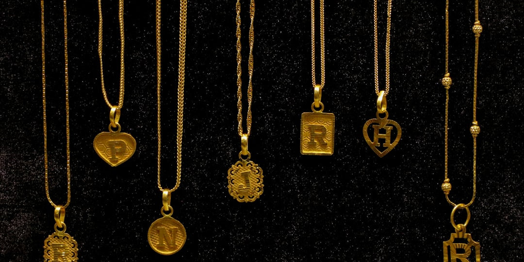 How to Choose the Perfect Gold Pendant for Any Occasion