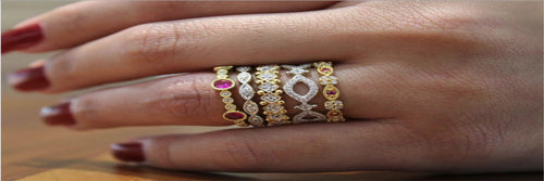 How to Stack Your Jewelry