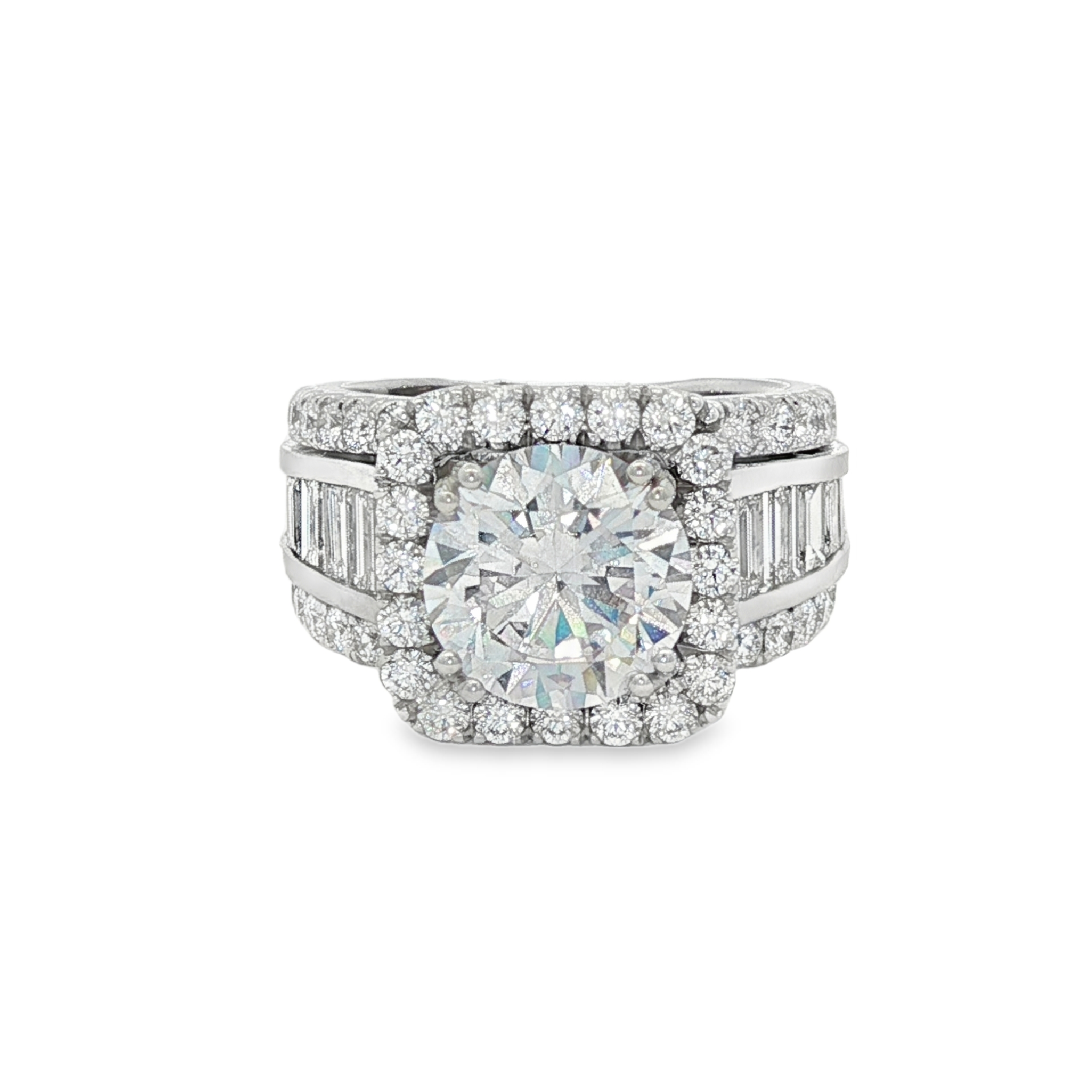 18K White Gold Halo Round Diamond Engagement Ring