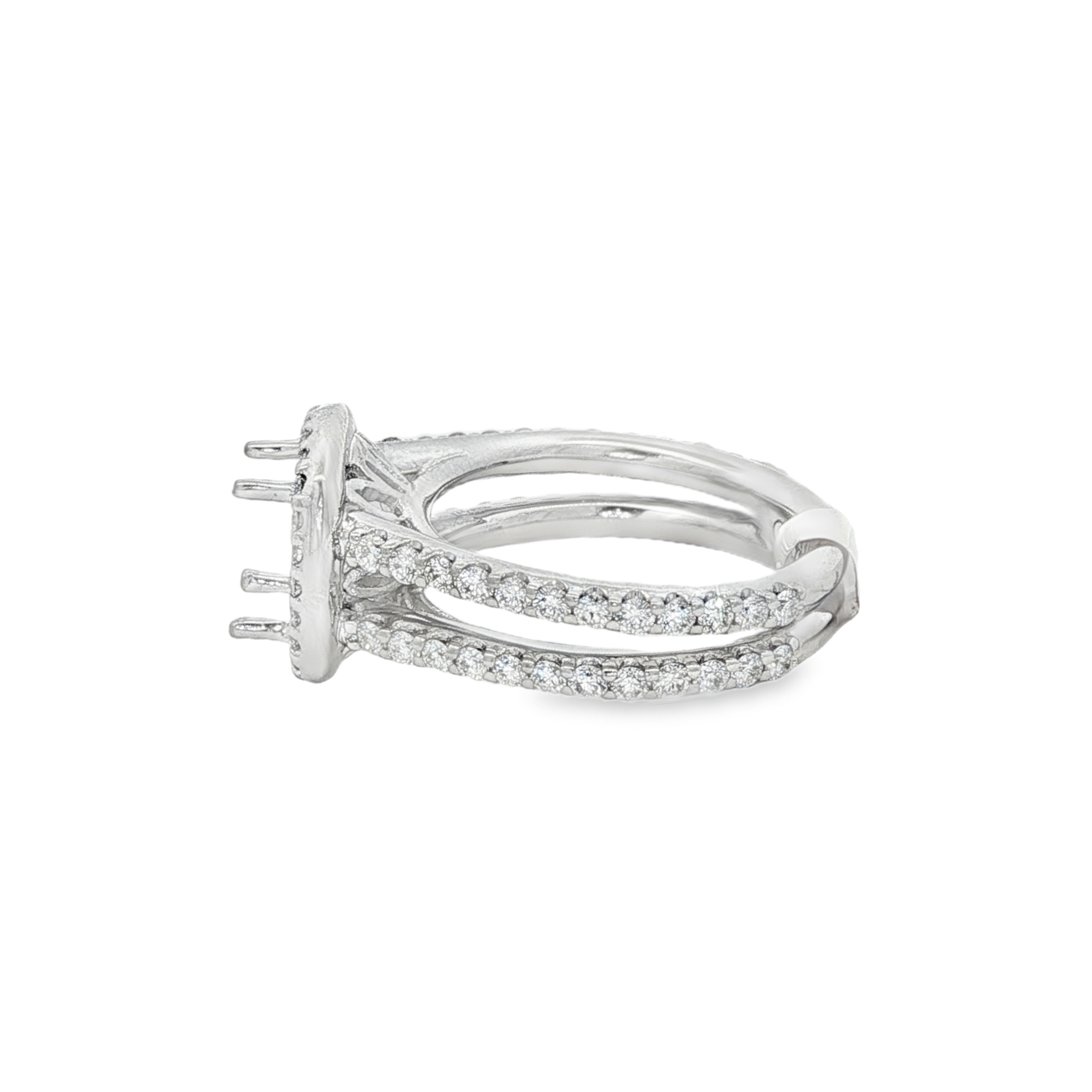 18K White Gold Halo Round Diamond Engagement Ring